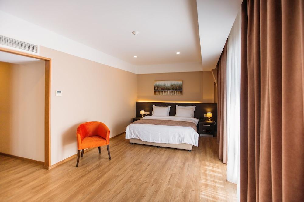 Sephia Hotel